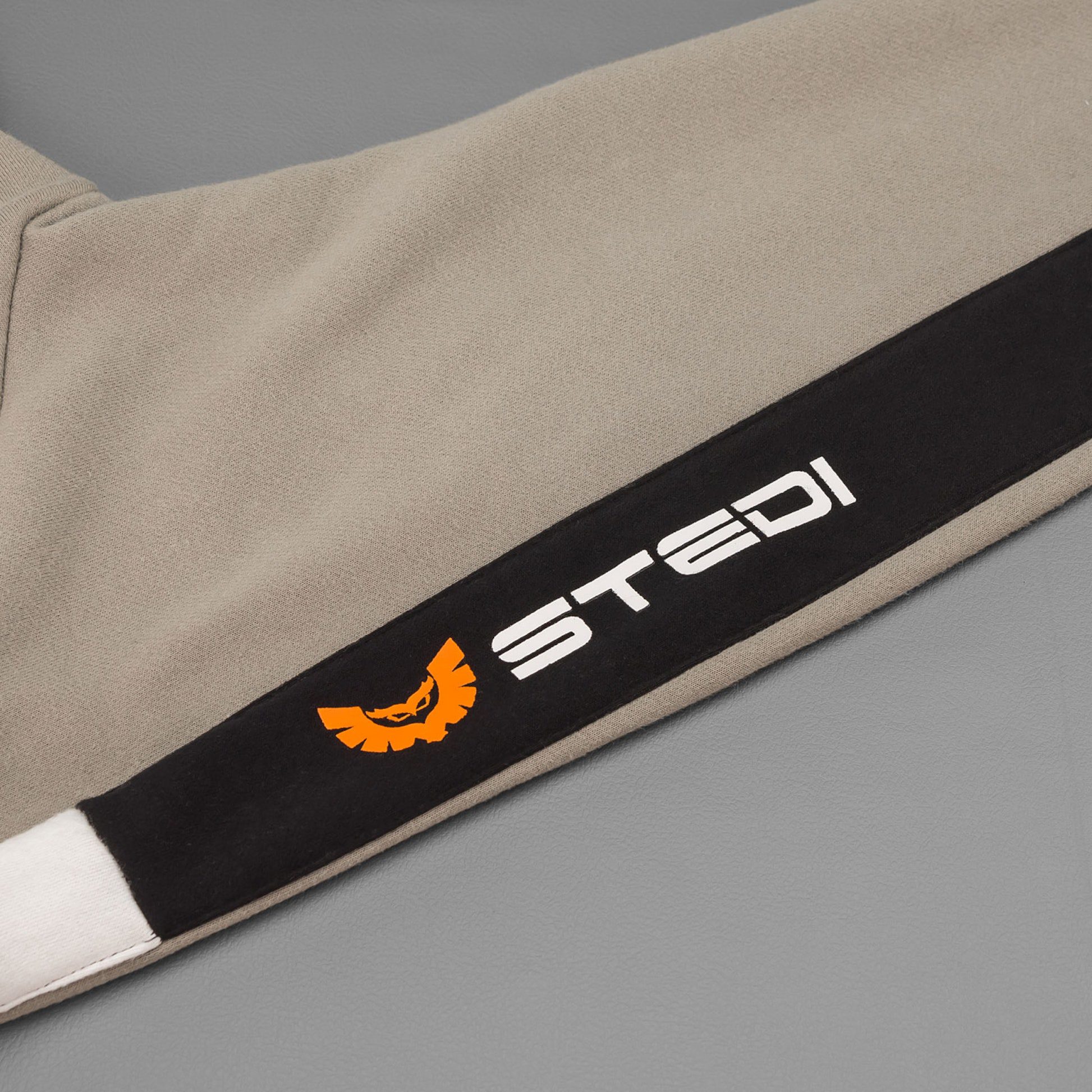 STEDI HOODIE SLEEVE JUMPER | TAN
