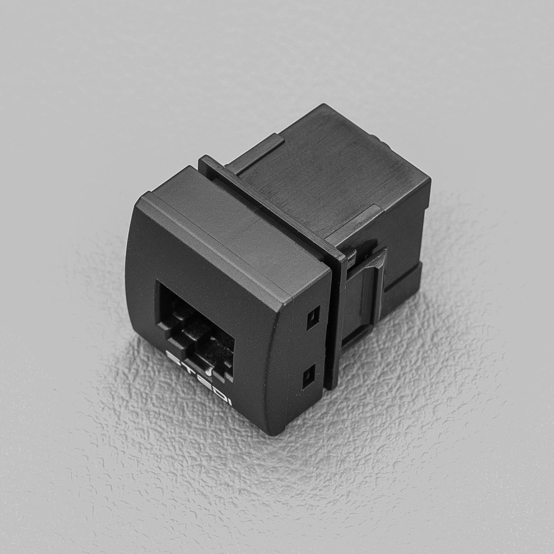 SQUARE TYPE RJ45 UHF SWITCH INSERT