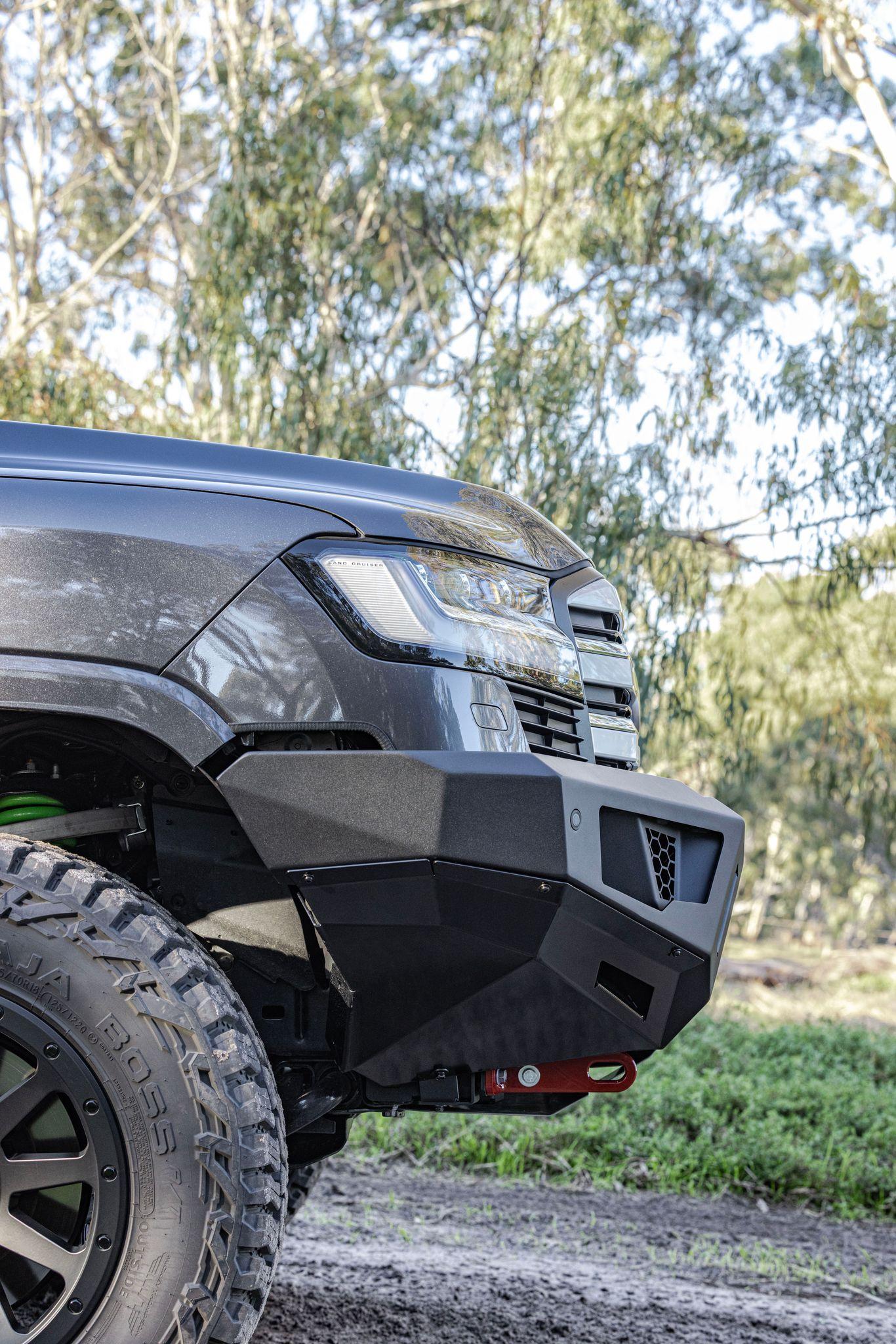 LC300 RAID BULL BAR