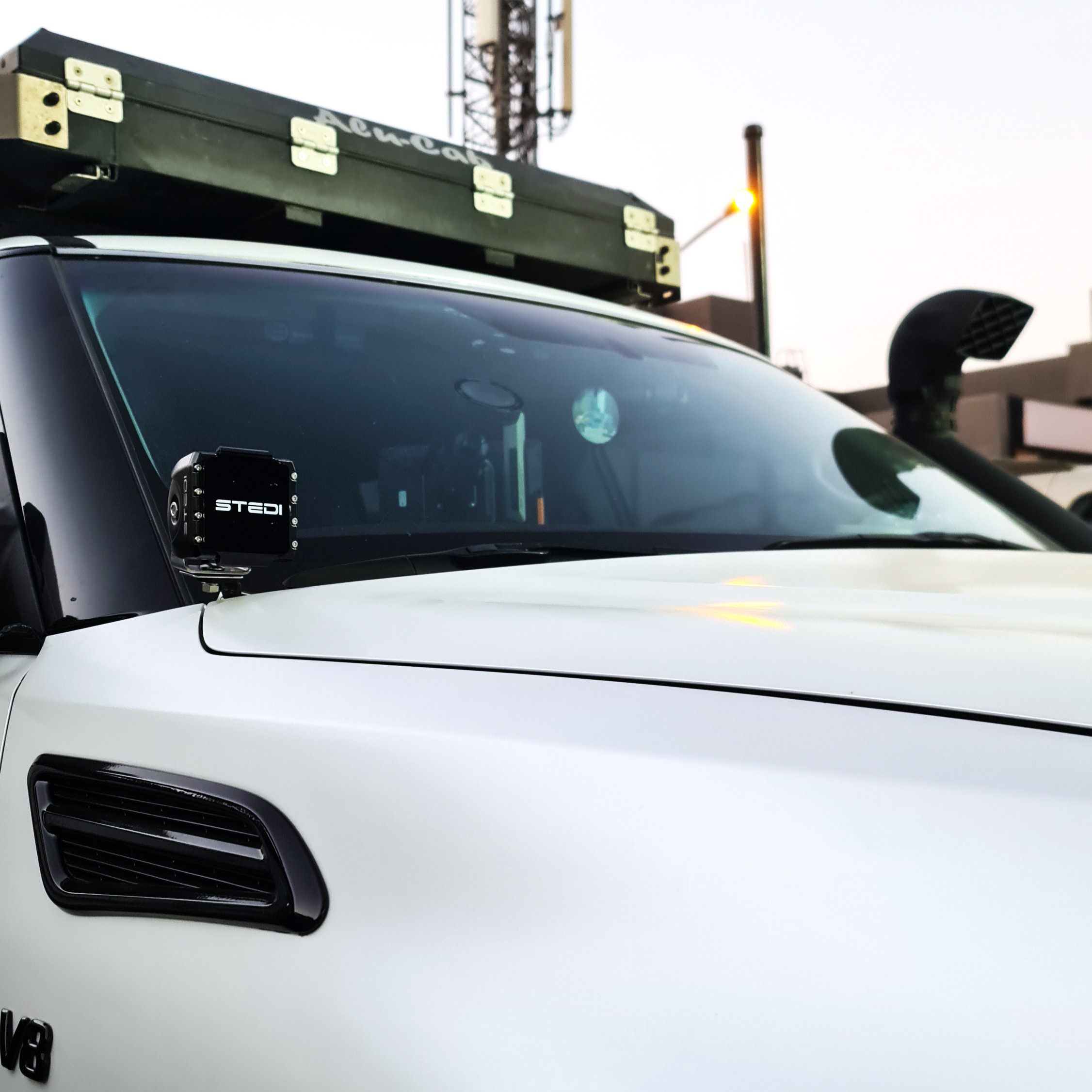y62 hood light bracket